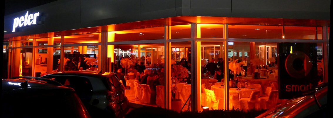 Das Mercedes-Autohaus mutierte zum Peter-Ballhaus.