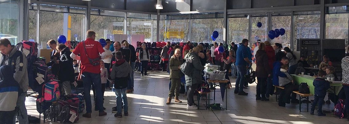 War das aufregend! Nicht nur die Knirpse kamen ins Schwitzen, sondern auch die Eltern. Denn die Auswahl an Schulranzen war riesig.