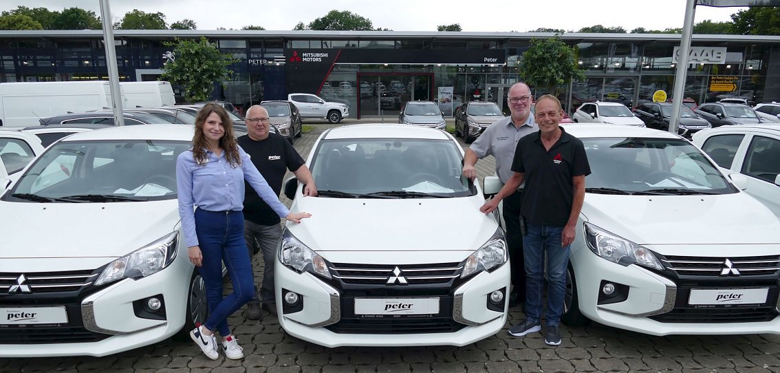 Auch das G&ouml;ttinger Haus pr&auml;sentiert sich im neuen Mitsubishi-Design. Das Team um Jessica Wenzel, Michael Telemann, Henry Stegemann, Frank Hepold und Carsten Hildebrand (nicht im Bild) hat gro&szlig;en Anteil am Erfolg.