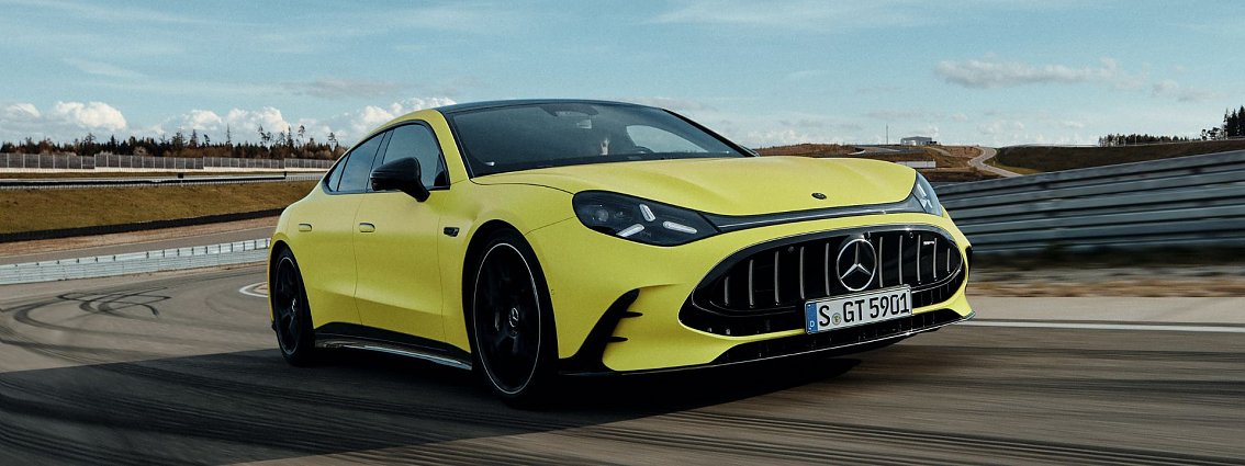 Man sieht das neue Mercedes-AMG GT 4-T&uuml;rer Coup&eacute;.