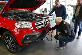 &Uuml;bergabe des Kommando-Einsatzwagens 