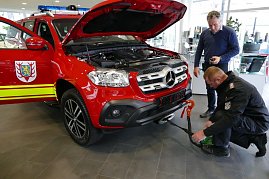 &Uuml;bergabe des Kommando-Einsatzwagens 