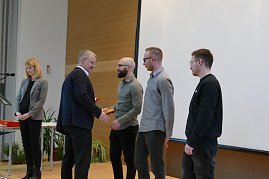 Zeugnisübergabe an unsere Mechatroniker-Gesellen