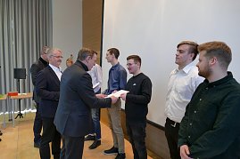 Zeugnisübergabe an unsere Mechatroniker-Gesellen
