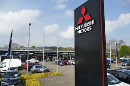 Auch das Göttinger Autohaus erfuhr für Mitsubishi im Innen- und Außenbereich eine Neugestaltung nach neuer CI.