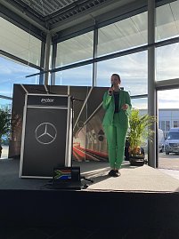 Christina Dost eröffnet den Abend