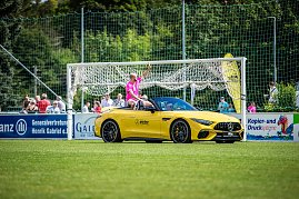 Julian Weber im Mercedes-AMG SL 63 S E PERFORMANCE  [Energieverbrauch gewichtet, kombiniert: 11,5 kWh/100 km plus 7,7 l/100 km | Kraftstoffverbrauch kombiniert bei entladener Batterie: 11,7 l/100 km | CO2-Emissionen gewichtet, kombiniert: 175 g/km | CO2-Klasse gewichtet, kombiniert: F | CO2-Klasse bei entladener Batterie: G]