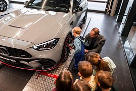 Kleine H&auml;nde, gro&szlig;e Zukunft � Kita-Kinder erleben spannenden Vormittag im Autohaus