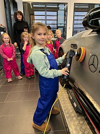 Kleine H&auml;nde, gro&szlig;e Zukunft � Kita-Kinder erleben spannenden Vormittag im Autohaus