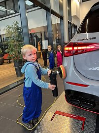 Kleine H&auml;nde, gro&szlig;e Zukunft � Kita-Kinder erleben spannenden Vormittag im Autohaus