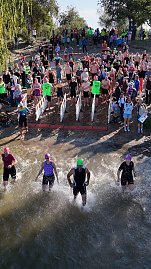 Bilder vom Bergwitztriathlon 2025. Sowohl von der Atmosphäre vor Ort, vom Autohaus Peter Stand, vom #TeamPeter und vom Wettkampf an sich.
