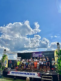 Bilder vom Bergwitztriathlon 2025. Sowohl von der Atmosphäre vor Ort, vom Autohaus Peter Stand, vom #TeamPeter und vom Wettkampf an sich.