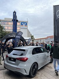 [Mercedes-Benz A 180 d Kompaktlimousine | Energieverbrauch kombiniert: 5,6-5 l/100 km | CO-2;-Emissionen kombiniert: 145-132 g/km | CO-2;-Klassen: E-D]