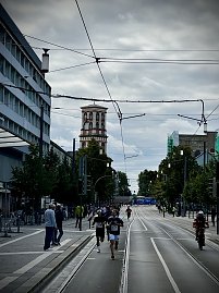 Bilder von den Impressionen am Stand, am Streckenrand und vom Läuferteam.