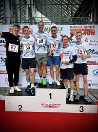 Bilder von den Impressionen am Stand, am Streckenrand und vom Läuferteam.