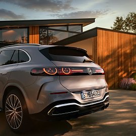 Der neue Mercedes-Benz GLC 400 4MATIC mit EQ Technologie. Energieverbrauch kombiniert: 14,9-18,8 kWh/100 km | CO2-Emissionen kombiniert: 0 g/km | CO2-Klasse: A [1] Interieur: Leder, beech brown/schwarz [1] Die Angaben sind vorl&auml;ufig. Es liegen bislang weder best&auml;tigte Werte von einer amtlich anerkannten Pr&uuml;forganisation noch eine EG-Typgenehmigung noch eine Konformit&auml;tsbescheinigung mit amtlichen Werten vor. Abweichungen zwischen den Angaben und den amtlichen Werten sind m&ouml;glich. Inhalt des Displays kann vom Serienstand abweichen.