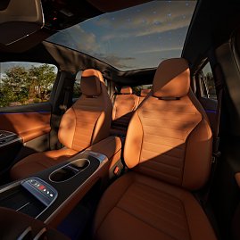 Der neue Mercedes-Benz GLC 400 4MATIC mit EQ Technologie. Energieverbrauch kombiniert: 14,9-18,8 kWh/100 km | CO2-Emissionen kombiniert: 0 g/km | CO2-Klasse: A [1] Interieur: Leder, beech brown/schwarz [1] Die Angaben sind vorl&auml;ufig. Es liegen bislang weder best&auml;tigte Werte von einer amtlich anerkannten Pr&uuml;forganisation noch eine EG-Typgenehmigung noch eine Konformit&auml;tsbescheinigung mit amtlichen Werten vor. Abweichungen zwischen den Angaben und den amtlichen Werten sind m&ouml;glich. Inhalt des Displays kann vom Serienstand abweichen.