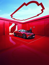 Der neue Mercedes-Maybach SL 680 Monogram Series in verschiedenen Perspektiven sowohl im Red Ambiance, als auch im White Ambiance