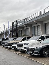 Alle Maybach Modelle vom Scenic Drive aufgereiht in verschiedenen Manufaktur Lackierungen [Mercedes-Maybach GLS 600 | Energieverbrauch kombiniert: 14-13,7 l/100 km | CO2;-Emissionen kombiniert: 316-310 g/km | CO2;-Klasse: G] [Mercedes-Maybach SL 680 Monogram Series | Energieverbrauch kombiniert: 13,6 l/100 km | CO2;-Emissionen kombiniert: 309 g/km | CO2;-Klasse: G]