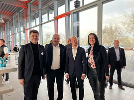 Oberbürgermeister Dr. Robert Reck, Helmut Peter, Erik Lesser und Christina Dost.