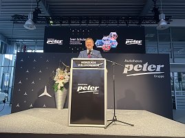 Ministerpräsident des Landes Sachsen-Anhalt Sven Schulze während seines Grußwortes am Rednerpult.