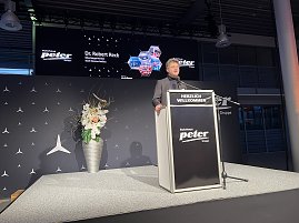 OB Dr. Robert Reck während seines Grußwortes am Rednerpult.