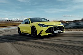 Das neue Mercedes-AMG GT 4-T&uuml;rer Coup&eacute; von vorne.
