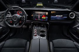 Das Cockpit im neuen Mercedes-AMG GT 4-T&uuml;rer Coup&eacute;.