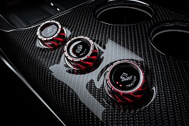 Die Mittelkonsole des neuen Mercedes-AMG GT 4-T&uuml;rer Coup&eacute;s.