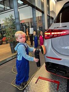 Kleine Hände, große Zukunft Kita-Kinder erleben spannenden Vormittag im Autohaus