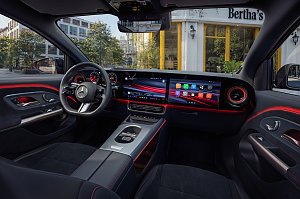 Innenraum des neuen Mercedes-Benz GLA mit Sicht auf Lenkrad und technischer Ausstattung.