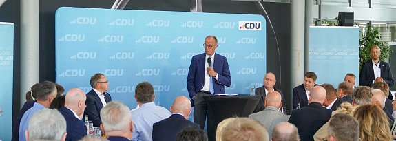 Spannende politische Diskussionen bei CDU-Veranstaltung im Autohaus