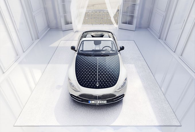 Der neue Maybach SL680 in front Ansicht zu sehen in der Farbe White Ambiance 