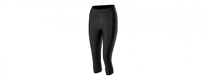chwarze Damen-Radsporthose vor hellem Hintergrund dargestellt.