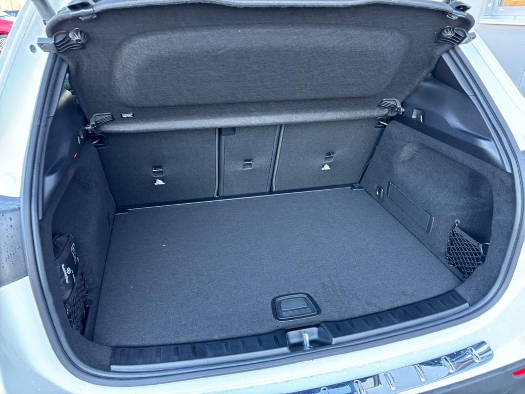 Mercedes-Benz GLA 220 d 4MATIC PROGRESSIV+NIGHT+WINTER+18+AHK Mercedes-Benz GLA 220 d 4MATIC PROGRESSIV+NIGHT+WINTER+18+AHK