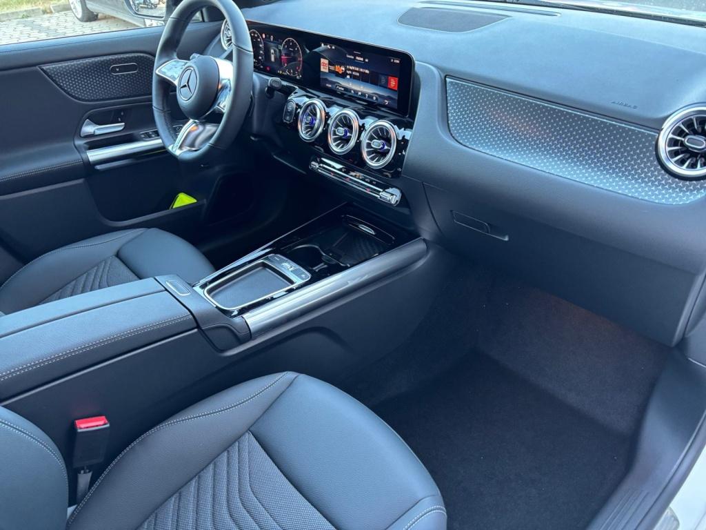 Mercedes-Benz GLA 220 d 4MATIC PROGRESSIV+NIGHT+WINTER+18+AHK Mercedes-Benz GLA 220 d 4MATIC PROGRESSIV+NIGHT+WINTER+18+AHK