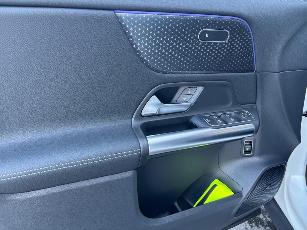 Mercedes-Benz GLA 220 d 4MATIC PROGRESSIV+NIGHT+WINTER+18+AHK Mercedes-Benz GLA 220 d 4MATIC PROGRESSIV+NIGHT+WINTER+18+AHK