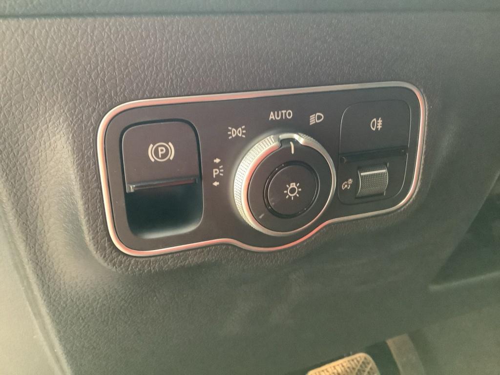 Mercedes-Benz GLB 200 d PROGRESSIVE+18+KEYLESS-GO+MULTIBEAM Mercedes-Benz GLB 200 d PROGRESSIVE+18+KEYLESS-GO+MULTIBEAM