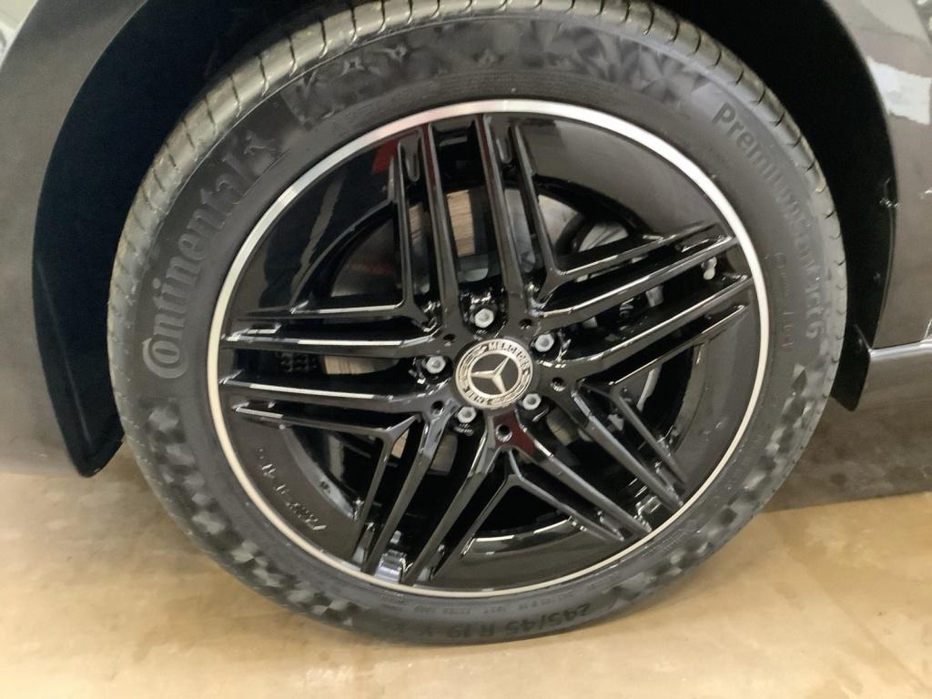 Mercedes-Benz V 300 d Avantgarde AMG 4 Matic Multibeam/AHK2,5t Mercedes-Benz V 300 d Avantgarde AMG 4 Matic Multibeam/AHK2,5t