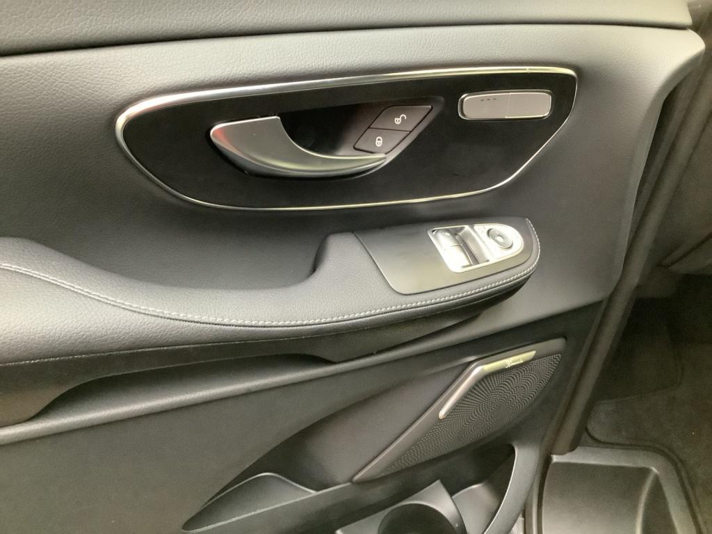 Mercedes-Benz V 300 d Avantgarde AMG 4 Matic Multibeam/AHK2,5t Mercedes-Benz V 300 d Avantgarde AMG 4 Matic Multibeam/AHK2,5t