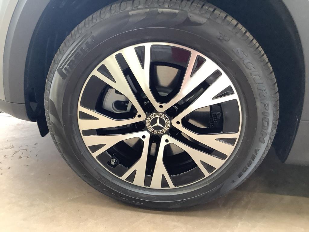 Mercedes-Benz GLB 220 d 4MATIC PROGRESSIVE+18+MULTIBEAM LED Mercedes-Benz GLB 220 d 4MATIC PROGRESSIVE+18+MULTIBEAM LED