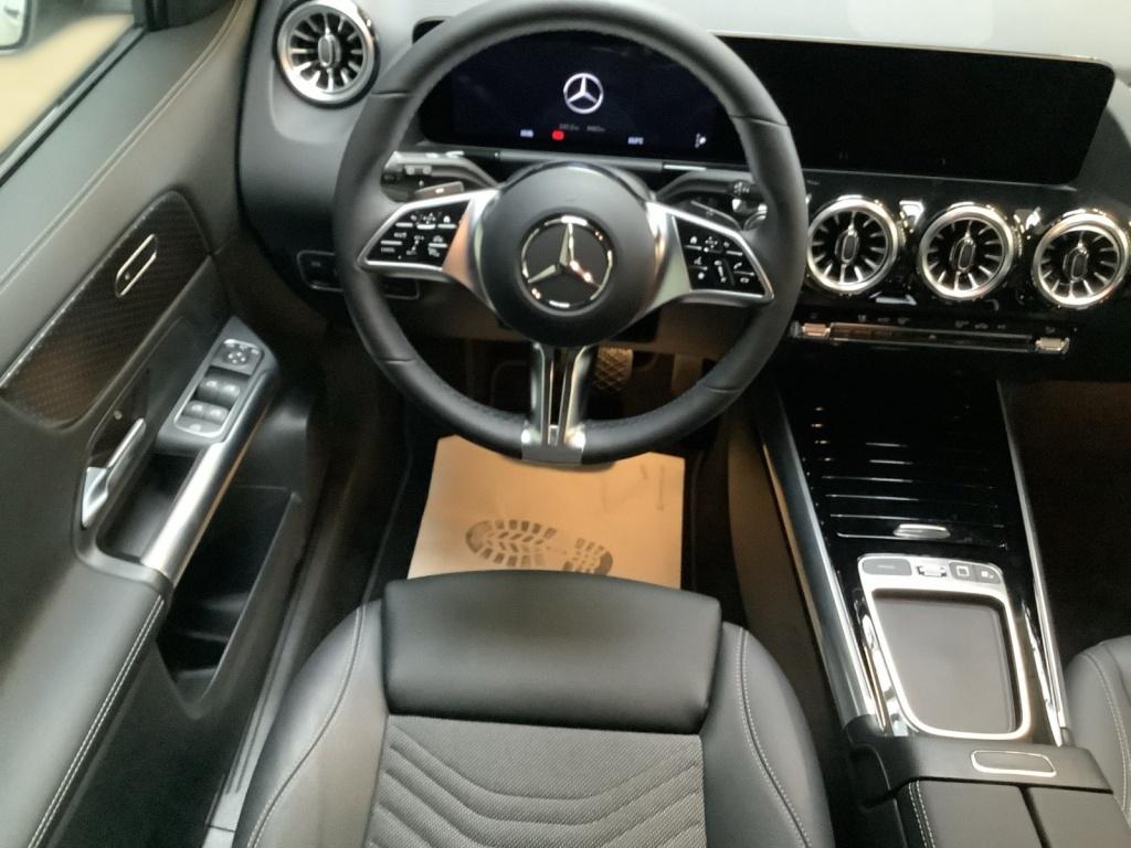 Mercedes-Benz GLA 200 MBUX+MBeam+Night+Ambiente+Fahrassist+LED Mercedes-Benz GLA 200 MBUX+MBeam+Night+Ambiente+Fahrassist+LED