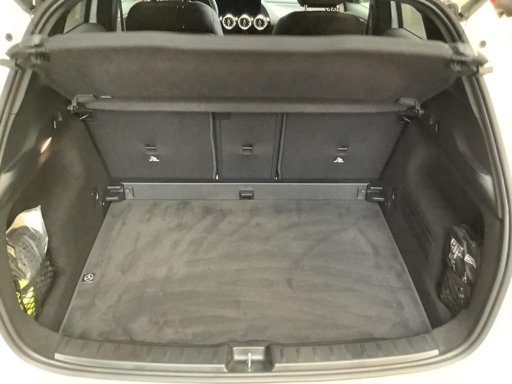 Mercedes-Benz GLA 200 MBUX+MBeam+Night+Ambiente+Fahrassist+LED Mercedes-Benz GLA 200 MBUX+MBeam+Night+Ambiente+Fahrassist+LED