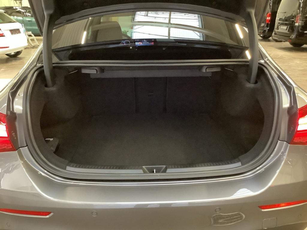 Mercedes-Benz A 200 Limousine AMG+WINTER+18+AHK+MBEAM+KEYLESS Mercedes-Benz A 200 Limousine AMG+WINTER+18+AHK+MBEAM+KEYLESS