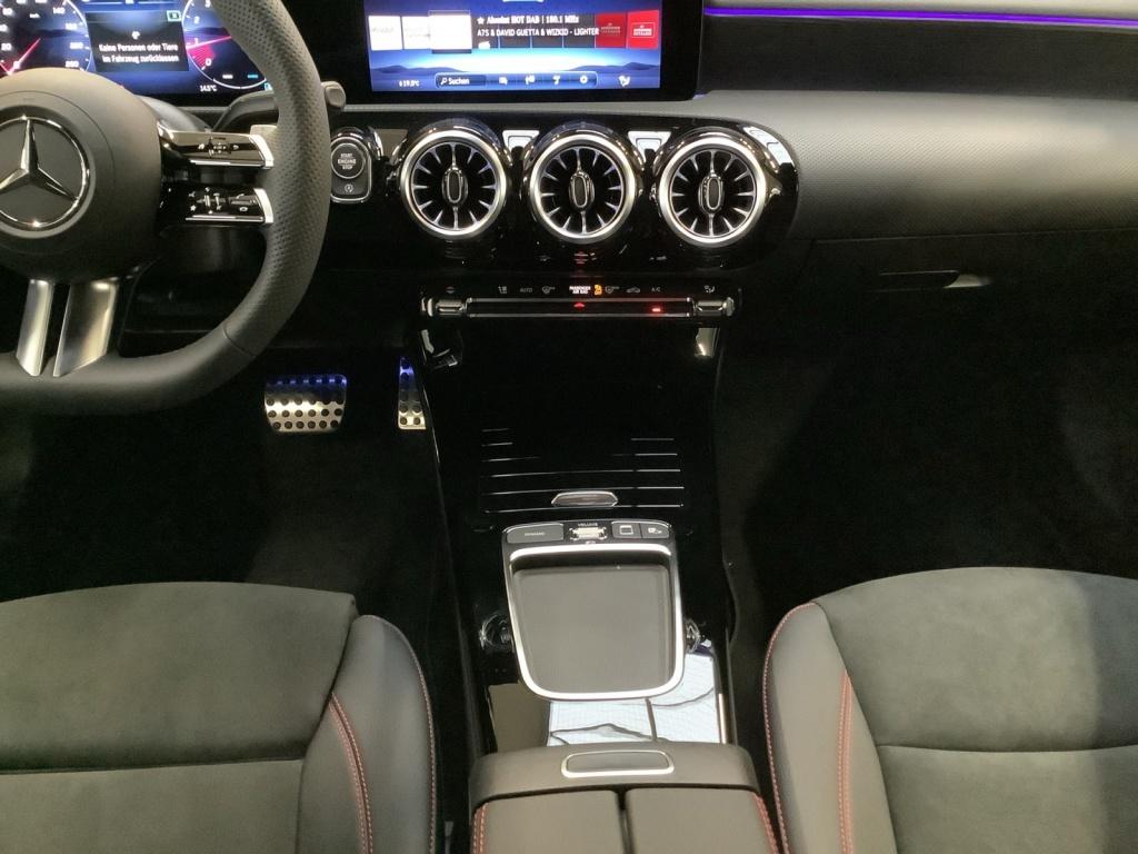 Mercedes-Benz A 200 Limousine AMG+WINTER+18+AHK+MBEAM+KEYLESS Mercedes-Benz A 200 Limousine AMG+WINTER+18+AHK+MBEAM+KEYLESS