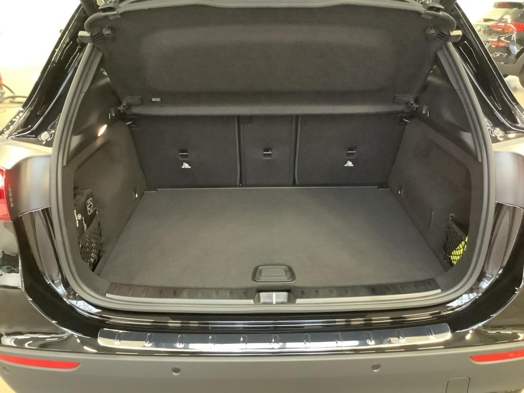 Mercedes-Benz GLA 220 d 4MATIC NIGHT+LED+PANO+18+8G+THERMATIC Mercedes-Benz GLA 220 d 4MATIC NIGHT+LED+PANO+18+8G+THERMATIC