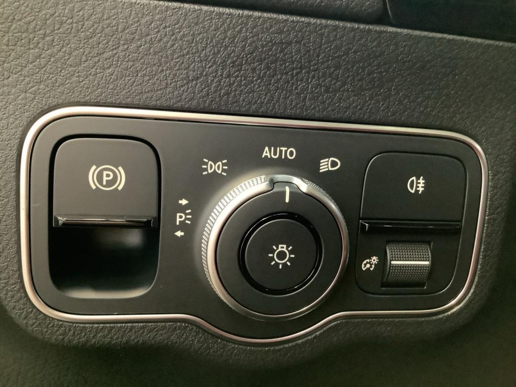 Mercedes-Benz GLA 220 d 4MATIC NIGHT+LED+PANO+18+8G+THERMATIC Mercedes-Benz GLA 220 d 4MATIC NIGHT+LED+PANO+18+8G+THERMATIC