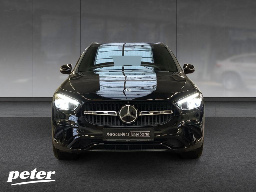 Mercedes-Benz GLA 220 d 4MATIC NIGHT+LED+PANO+18+8G+THERMATIC Mercedes-Benz GLA 220 d 4MATIC NIGHT+LED+PANO+18+8G+THERMATIC