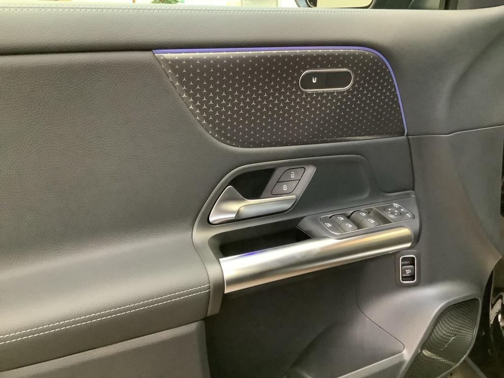 Mercedes-Benz GLA 220 d 4MATIC NIGHT+LED+PANO+18+8G+THERMATIC Mercedes-Benz GLA 220 d 4MATIC NIGHT+LED+PANO+18+8G+THERMATIC