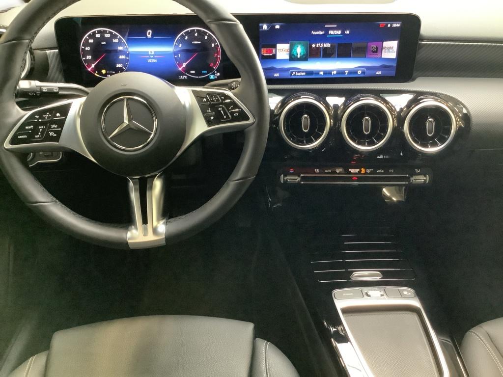 Mercedes-Benz A 200 Night/Progressive/LED/Kamera/Navi/AHK/ Mercedes-Benz A 200 Night/Progressive/LED/Kamera/Navi/AHK/